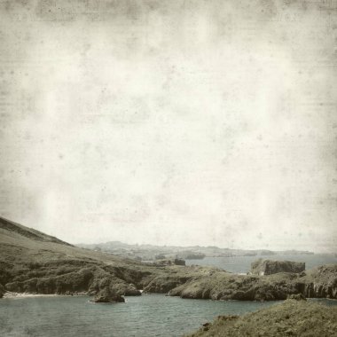 Asturias, İspanya kıyı manzara ile eski Kağıt arka plan dokulu