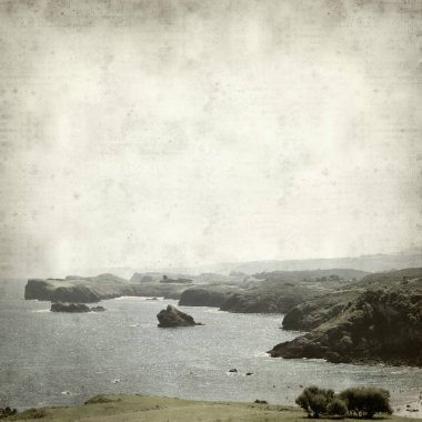 Asturias, İspanya kıyı manzara ile eski Kağıt arka plan dokulu