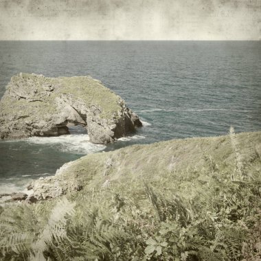 Asturias, İspanya kıyı manzara ile eski Kağıt arka plan dokulu