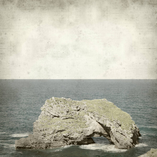 текстурированный старый бумажный фон с прибрежными пейзажами Астурии, Испания
