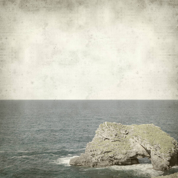 текстурированный старый бумажный фон с прибрежными пейзажами Астурии, Испания
