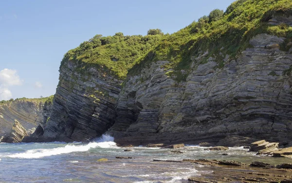 Bask Ülkesi, Playa de Muriola beach Bilbao, flysch kaya oluşumu yakın kıyı peyzaj