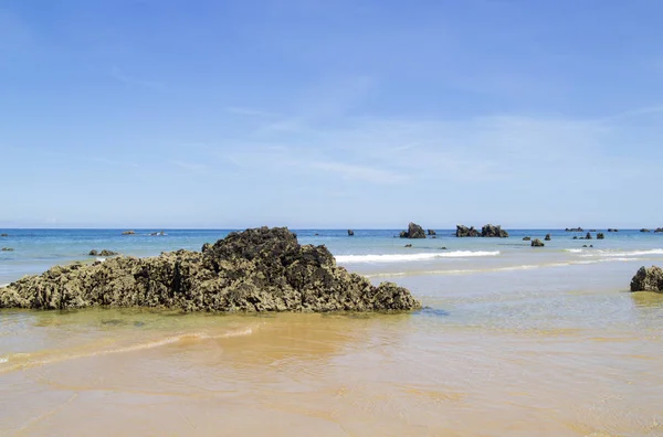 Paisagem Costeira Cantabria Praia Playa Arena Perto Noja Formações Rochosas — Fotografia de Stock