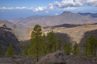 Gran Canaria, Ekim, vadi Barranco de Juncal, Altavista dağ doğru üzerinde bir yürüyüş yolu göster