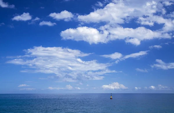 Φυσικό Σύννεφα Πέρα Από Υπόβαθρο Του Ωκεανού — Φωτογραφία Αρχείου