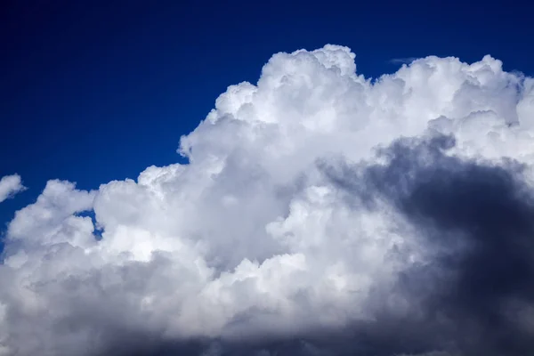 Cumulus Naturais Nuvens Backgroud Com Cumulus Imponente — Fotografia de Stock
