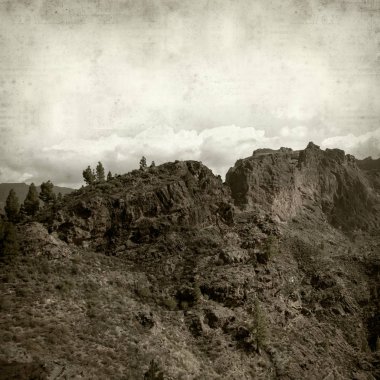 Eski Kağıt arka plan merkezi Gran Canaria dağ manzarası ile dokulu 