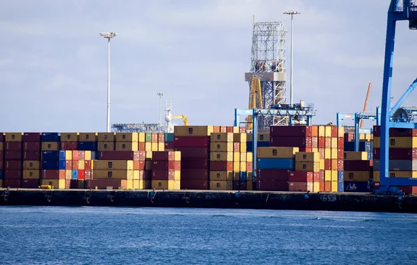 Las Palmas España Noviembre Los Contenedores Carga Manejan Concurrida Terminal —  Fotos de Stock