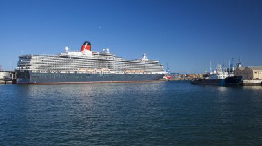 Las Palmas, İspanya - 18 Aralık: Kraliçe Victoria gemisi Puerto de la Luz için yapılan üzerinde 18 Aralık 2018 Las Palmas de Gran Canaria, İspanya dayandığı