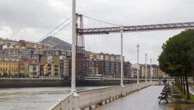 Bilbao, İspanya - 14 Ekim: Vizcaya Nervion Nehri'nin ağzında Geçiş Köprüsü dünyanın en eski transporter köprüdür, hala, October14, Bilbao, İspanya 2018 kullanılıyor