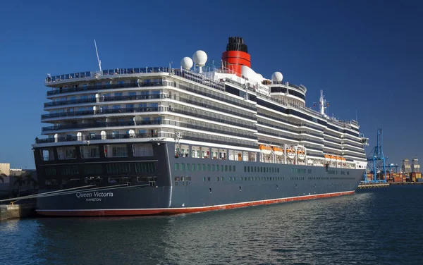 Las Palmas, İspanya - 18 Aralık: Kraliçe Victoria gemisi Puerto de la Luz için yapılan üzerinde 18 Aralık 2018 Las Palmas de Gran Canaria, İspanya dayandığı