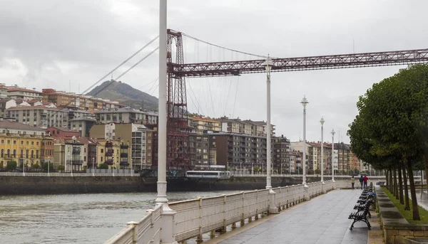 Bilbao, İspanya - 14 Ekim: Vizcaya Nervion Nehri'nin ağzında Geçiş Köprüsü dünyanın en eski transporter köprüdür, hala, October14, Bilbao, İspanya 2018 kullanılıyor