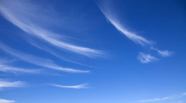 Långa Trassliga Cirrus Moln Naturliga Himmel Bakgrund — Stockfoto