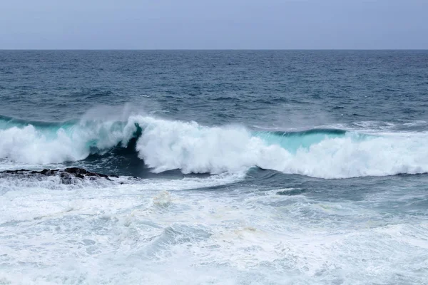 Fundo Natural Ondas Oceânicas Espumosas Que Rompem Pelas Margens Gran — Fotografia de Stock