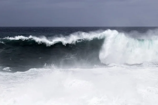 Fondo Natural Olas Marinas Espumosas Rompiendo Orillas Gran Canaria — Foto de Stock