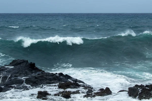 Природный Фон Вспенивающихся Океанских Волн Разбивающихся Берегов Гран Канарии — стоковое фото