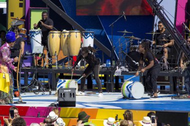 Carlinhos Brown performansı