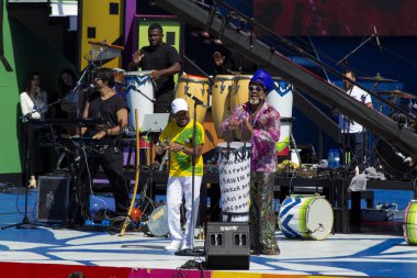 Carlinhos Brown performansı
