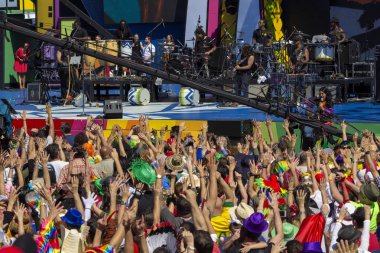 Carlinhos Brown performansı