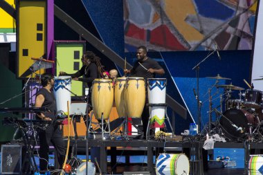  Carlinhos Brown performansı