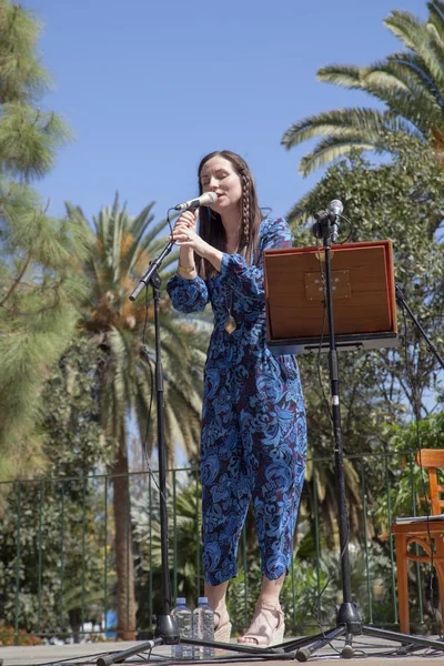 Julie Fowlis and her band — Stock Photo, Image