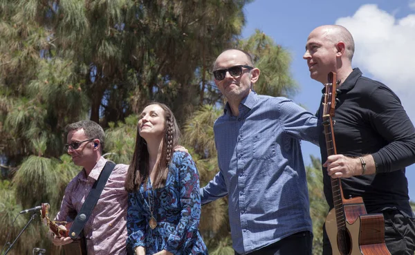 Julie Fowlis and her band — Stock Photo, Image