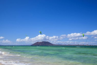 kitesurfing (kiteboard) Corralejo Bayrak Plajı'nda 