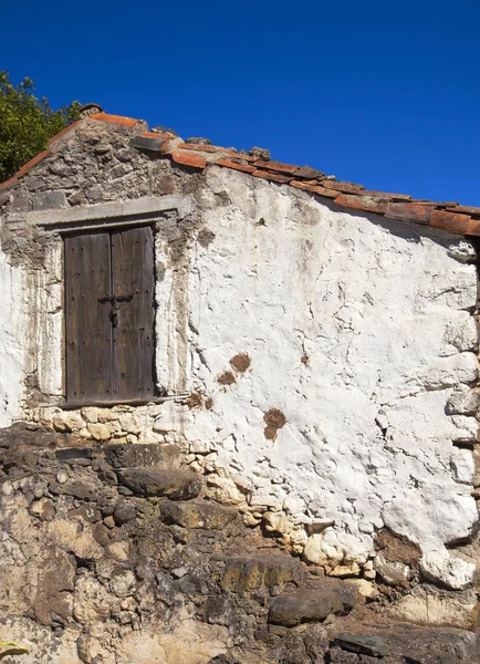 古いスタイルの放棄された家 — ストック写真