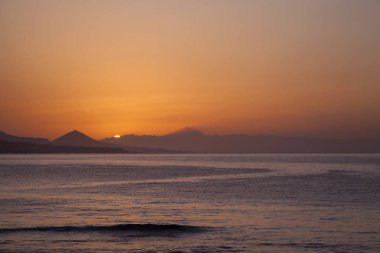 Teide üzerinden günbatımı