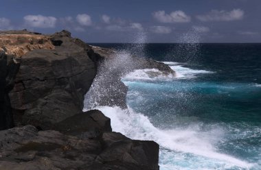 Gran Canaria 'nın kuzey kıyısı, Banaderos bölgesinin lav tarlaları, Montana de Arucas patlamasından dolayı gri dokulu lav.