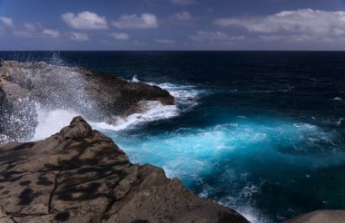 Gran Canaria 'nın kuzey kıyısı, Banaderos bölgesinin lav tarlaları, Montana de Arucas patlamasından dolayı gri dokulu lav.