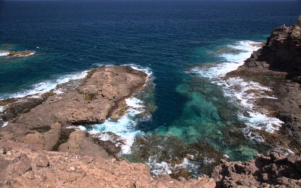 ゴールダー自治体のグラン カナリア島の背の高い北西部の海岸を侵食 — ストック写真