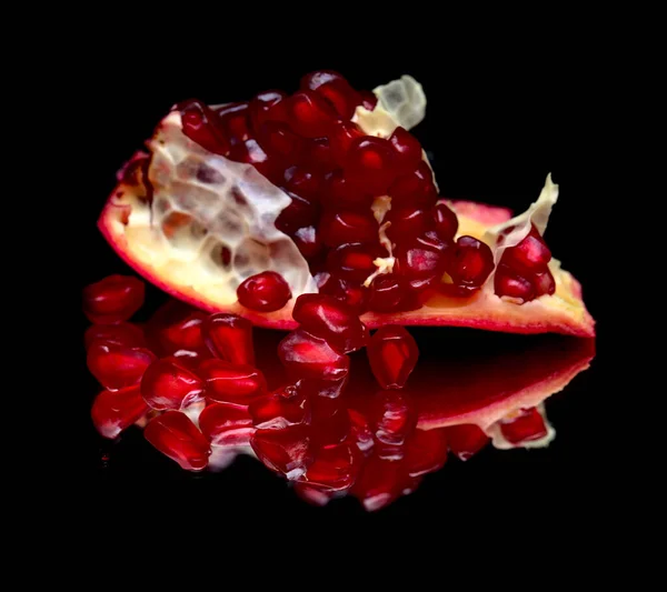 Red Ripe Pomegranate Fruit Reflective Surface Isolated Black Background — Stock Photo, Image