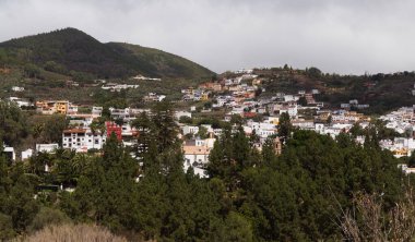 Gran Canaria, Las Cumbres 'e giden yoldan Teror şehrine doğru bak.
