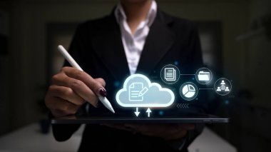 Dosya yönetimi, analitik ve işbirliği sembollerini gösteren bulut teknolojisi kavramı.