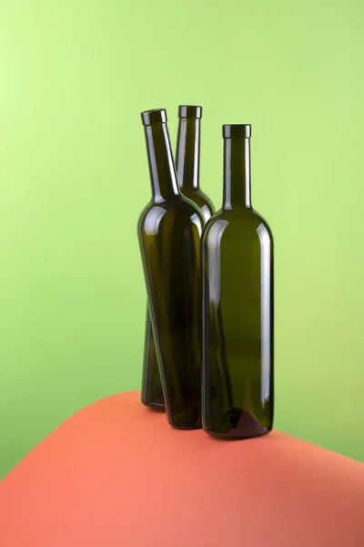 Abstracte Stilleven Met Achtergrondkleur Drie Glazen Flessen — Stockfoto