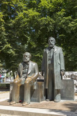 Berlin, Almanya - 01 Temmuz 2018: Marx-Engels-Forum Berlin merkezi