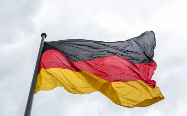 Die Nationalflagge Der Bundesrepublik Deutschland Hat Sich Wind Gegen Den — Stockfoto