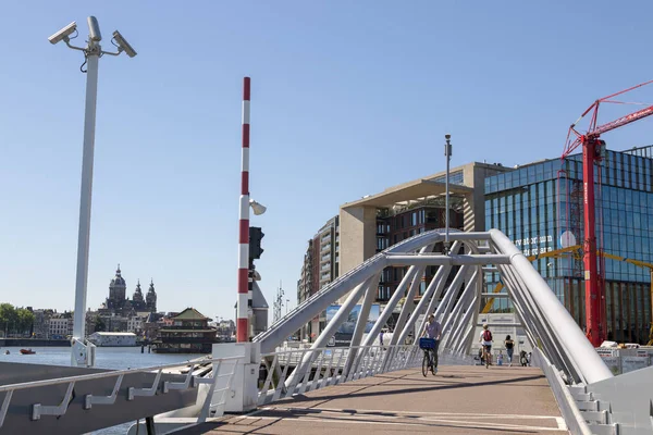 Amsterdam Hollanda Temmuz 2018 Nemo Müze Binası Için Giden Köprü — Stok fotoğraf