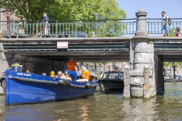 Amsterdam Hollanda Temmuz 2018 Amsterdam Köprünün Altında Eğlence Tekne Turist — Stok fotoğraf