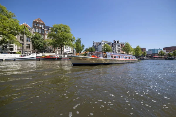 Amsterdam Hollanda Temmuz 2018 Amsterdam Merkezindeki Amstel Nehri Üzerindeki Turizm — Stok fotoğraf
