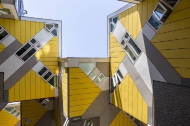 Rotterdam, Hollanda - 3 Temmuz 2018: Küp ev - Rotterdam 'ın orijinal simgesi
