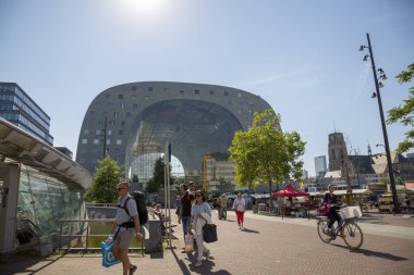 Rotterdam, Hollanda - 03 Temmuz 2018: Rotterdam merkezi pazar salonda görünümünü