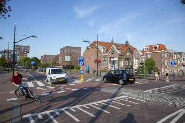 Delft, Hollanda - 03 Temmuz 2018: Crossroads Delft orta kısmında