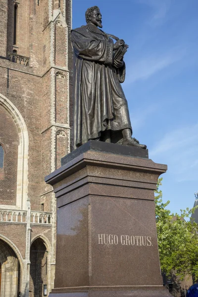 Delft Holandia Lipca 2018 Pomnik Hugo Grocjusz Holenderski Prawnik Polityk — Zdjęcie stockowe