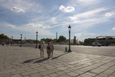 Paris, Fransa - 04 Temmuz 2018: Büstü için Andre Le Notre Paris Tuileries Garden Peyzaj mimarı