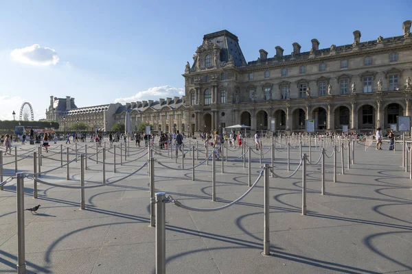 París Francia Julio 2018 Vista Plaza Frente Pirámide Del Louvre — Foto de Stock