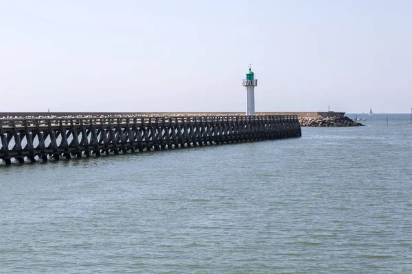 Deauville Frankrike Juli 2018 Pier Och Grön Fyr Stranden Deauville — Stockfoto