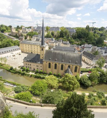 Luxembourg, Lüksemburg - 06 Temmuz 2018 Büyük Dükalığı: aşağı şehir Lüksemburg'manastırda Neumünster