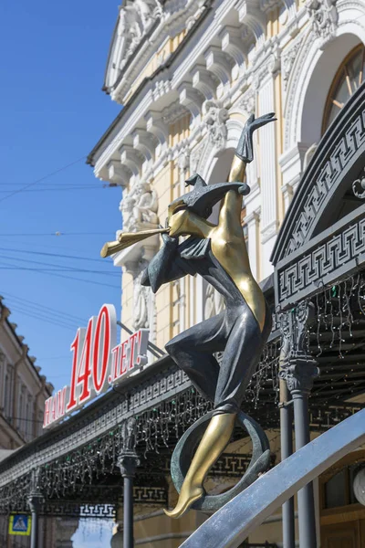 Petersburg Ryssland Augusti 2018 Skulptur Cirkus Anländer För Centrala Ingången — Stockfoto